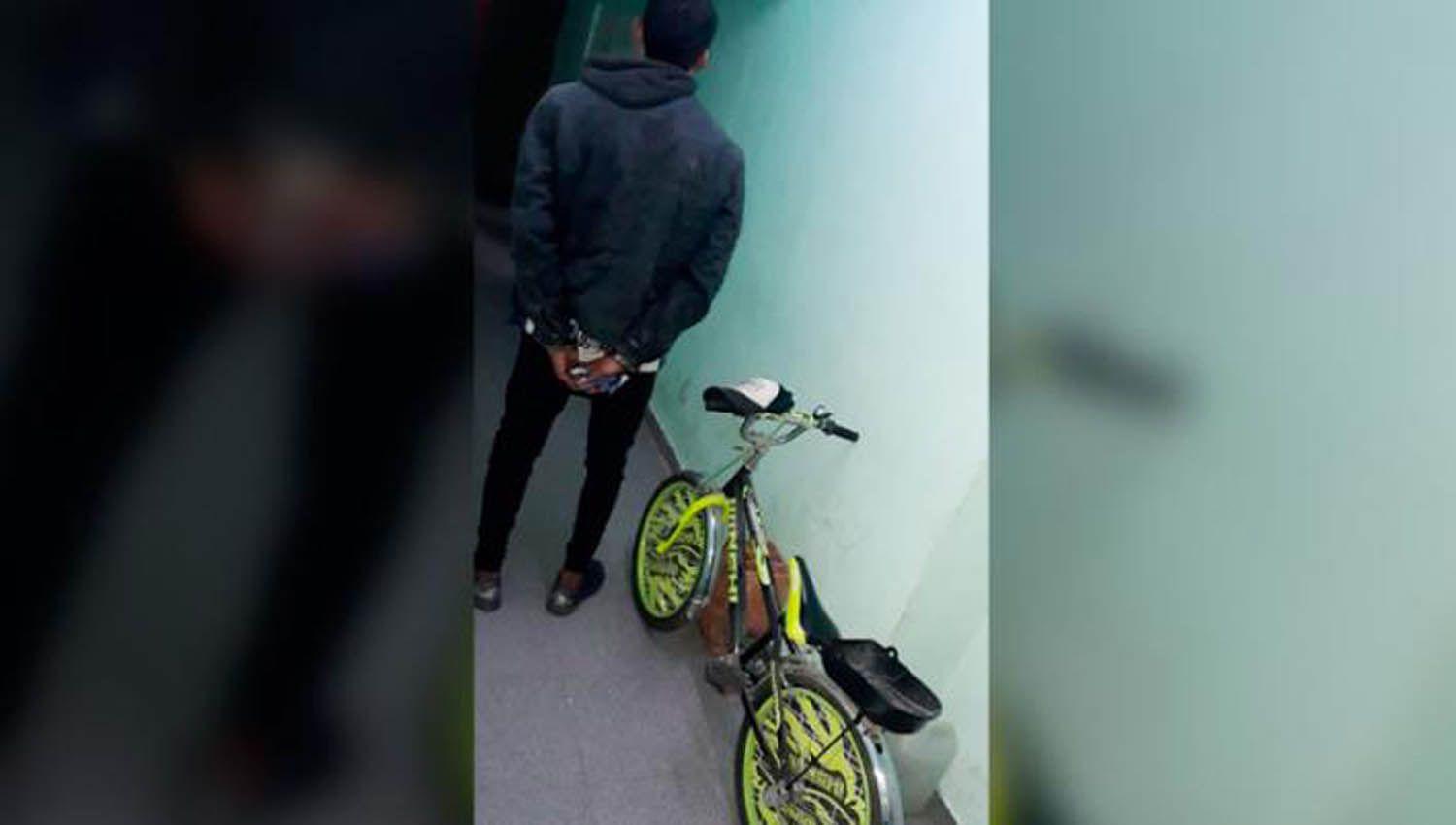 Sorprenden en la calle a un sujeto con una bicicleta robada