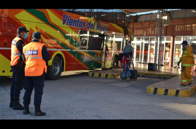 Activaron protocolo de seguridad en Antildeatuya por el arribo de 13 peones ldquogolondrinasrdquo