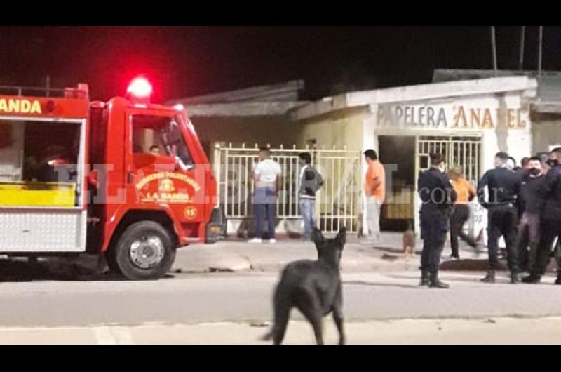 Vecinos bomberos y el fiscal acudieron al lugar pero las llamas y el humo hicieron estragos Las tres víctimas fallecieron en el Centro de Salud Banda 