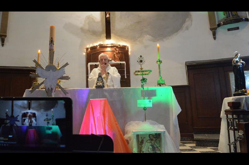 Con gran devocioacuten la feligresiacutea local honra hoy a Santa Rita  de Casia en su fiesta patronal