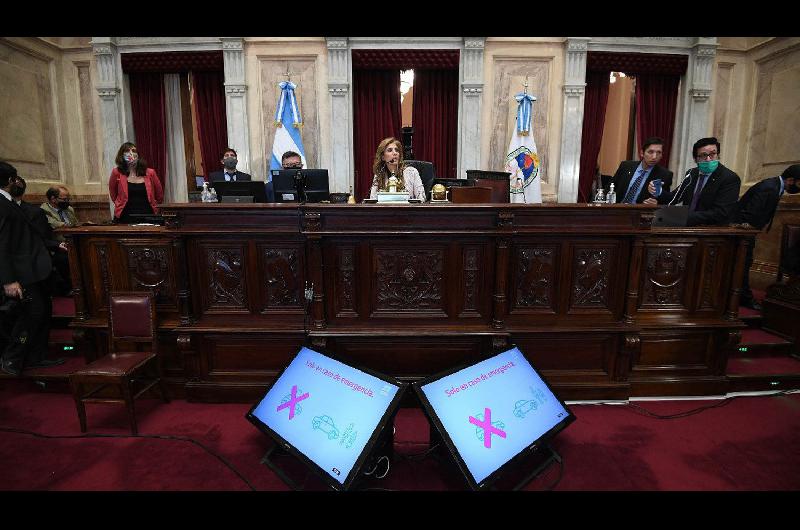 Claudia de Zamora presidioacute parte de la histoacuterica sesioacuten en el Senado de la Nacioacuten