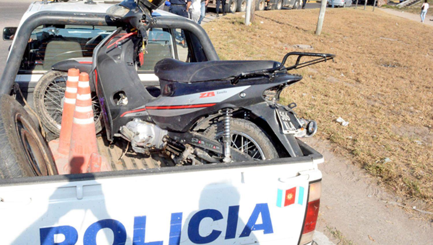 Chocoacute a moto policial y se fugoacute cuando iba a ser apresado