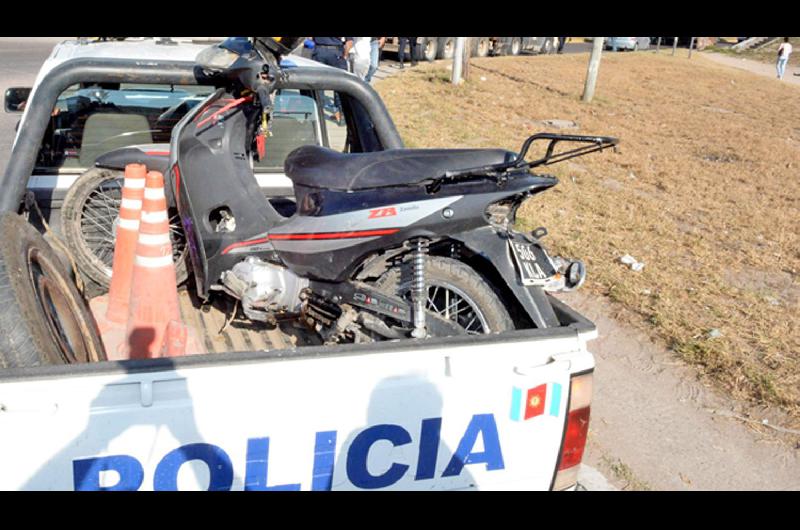 Chocoacute a moto policial y se fugoacute cuando iba a ser apresado