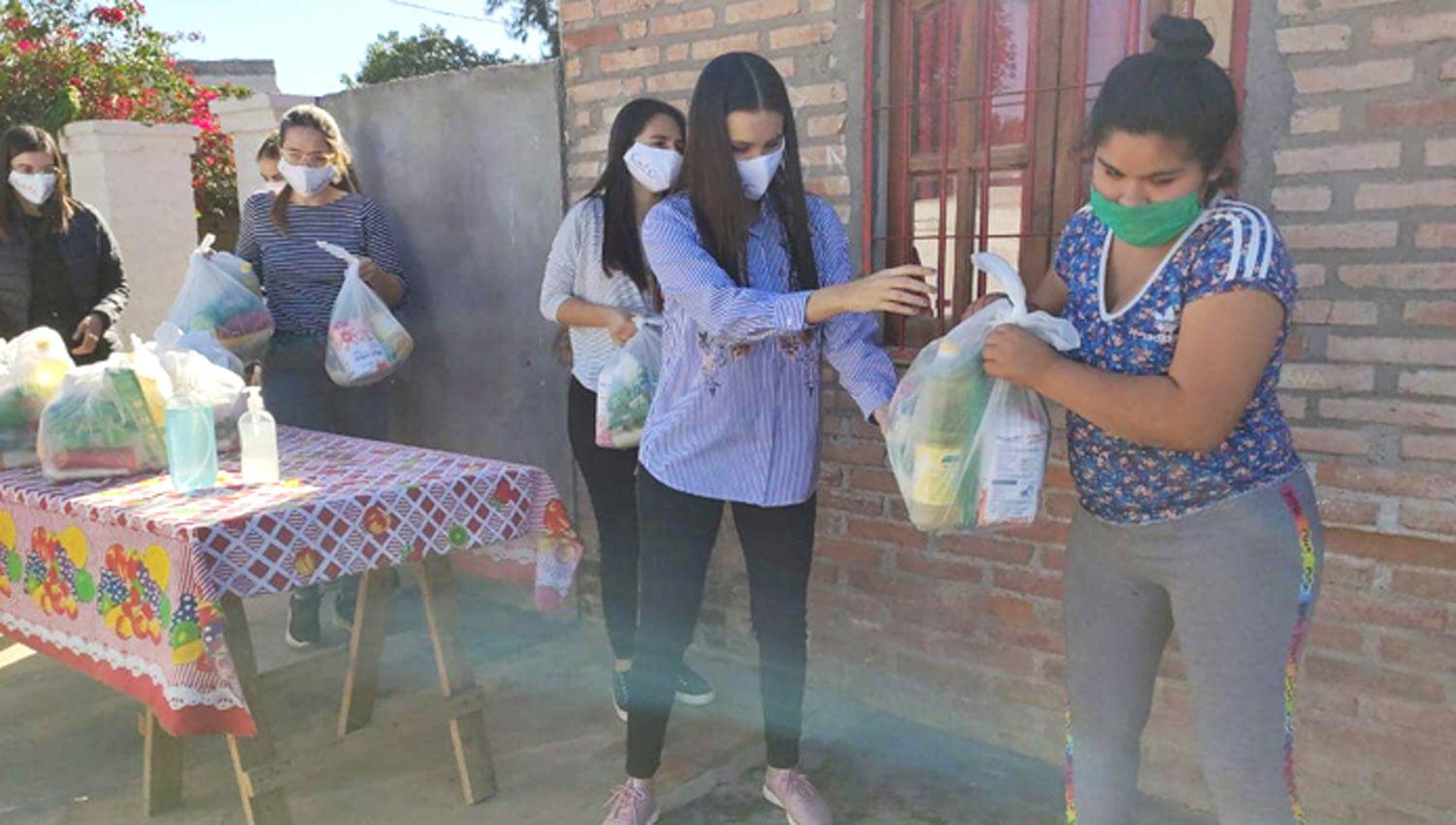 COLABORACIÓN Las donaciones fueron distribuidas en los barrios 8 de Abril La Católica y Juan Felipe Ibarra
