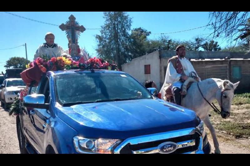 POSTAL La imagen de Nuestro Señor de los Milagros de Mailín por las calles del pueblo 
