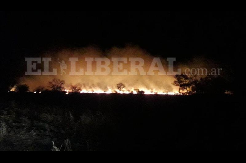 Incendio de pastizales en un predio que el Inta tiene en Quimiliacute