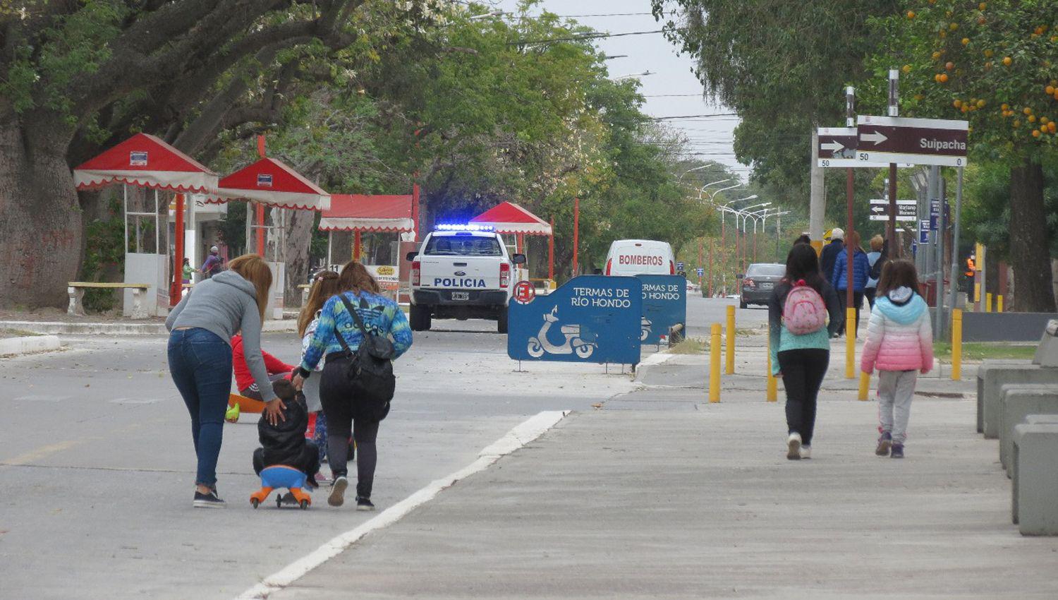 Con intensos controles policiales los nintildeos volvieron a disfrutar de su hora