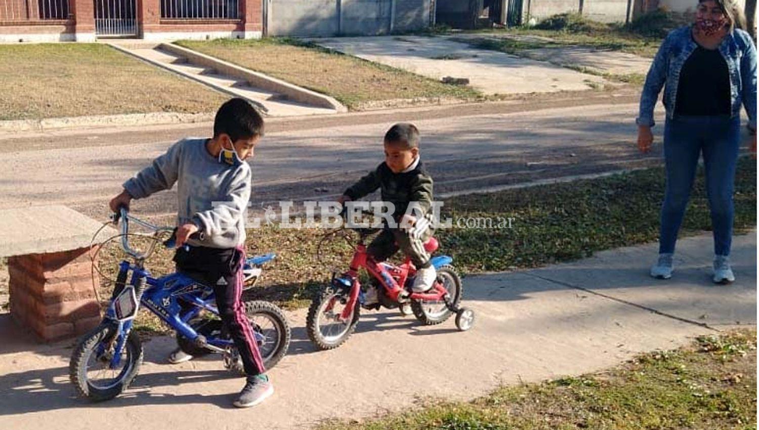 IMAacuteGENES  Los chicos disfrutaron de una tarde primaveral en Loreto