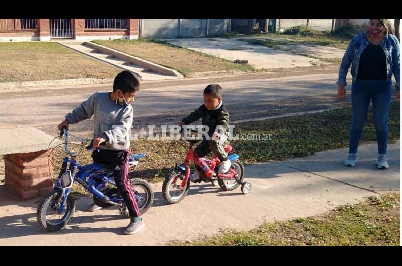 IMAacuteGENES  Los chicos disfrutaron de una tarde primaveral en Loreto