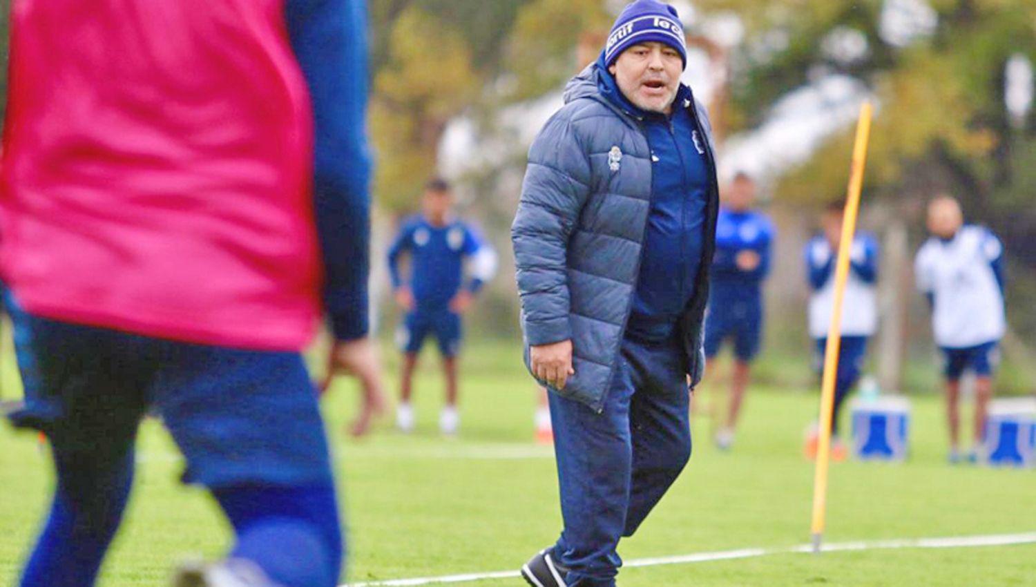 Maradona podría irse de Gimnasia y su abogado Matías Morla dijo que los dirigentes son los que no
le quieren renovar