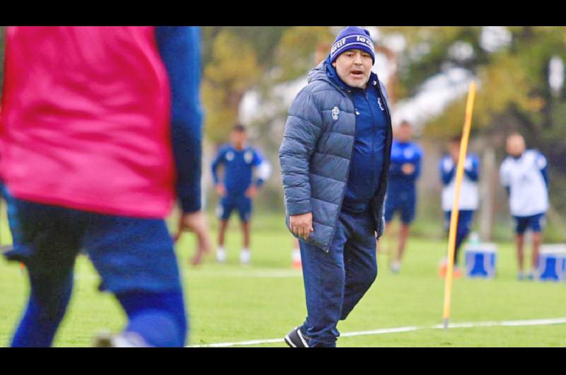 Maradona podría irse de Gimnasia y su abogado Matías Morla dijo que los dirigentes son los que no
le quieren renovar