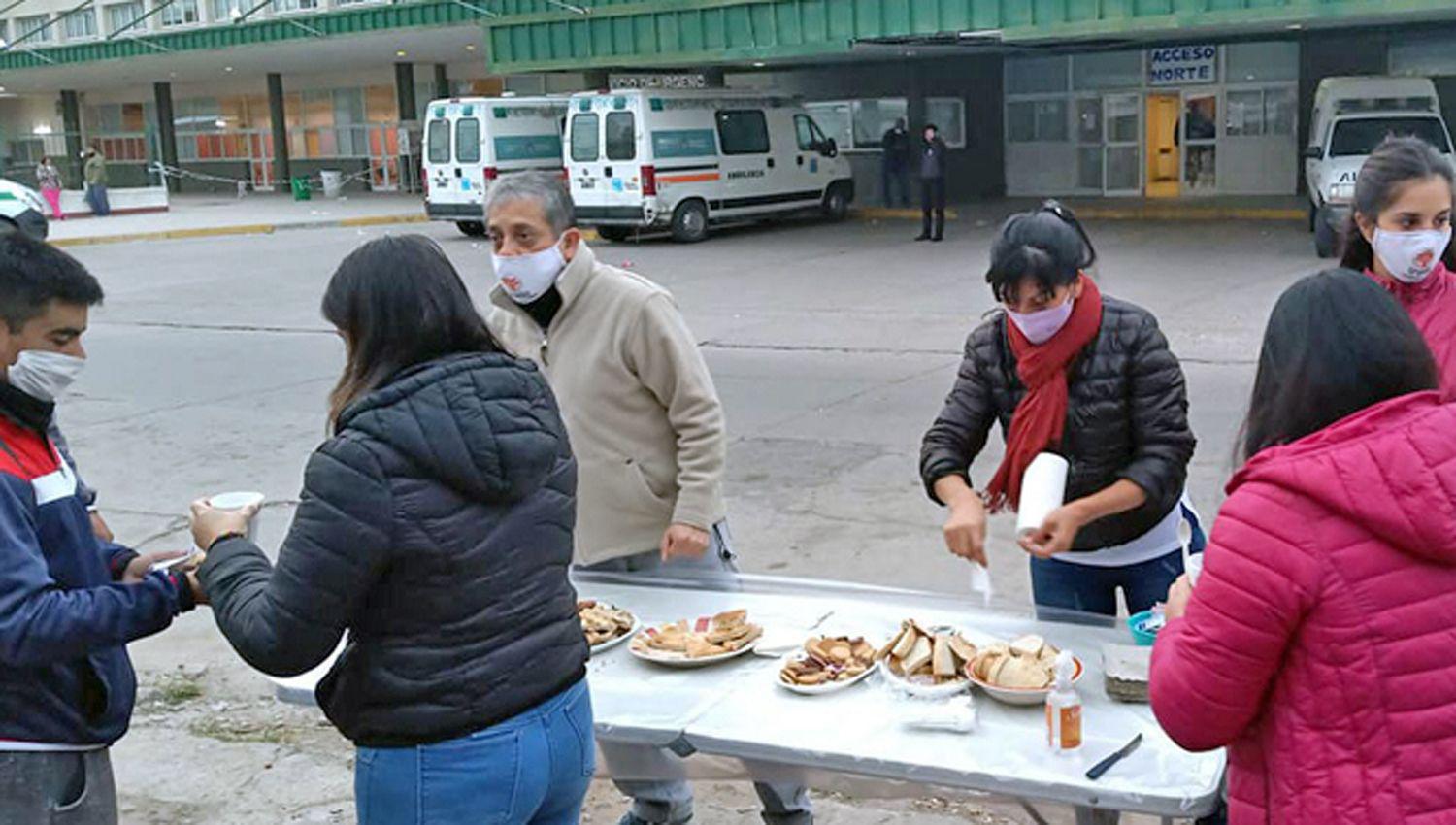 COLABORACIÓN La intención es contribuir con los que se encuentran con pacientes internados o en situación de calle 
