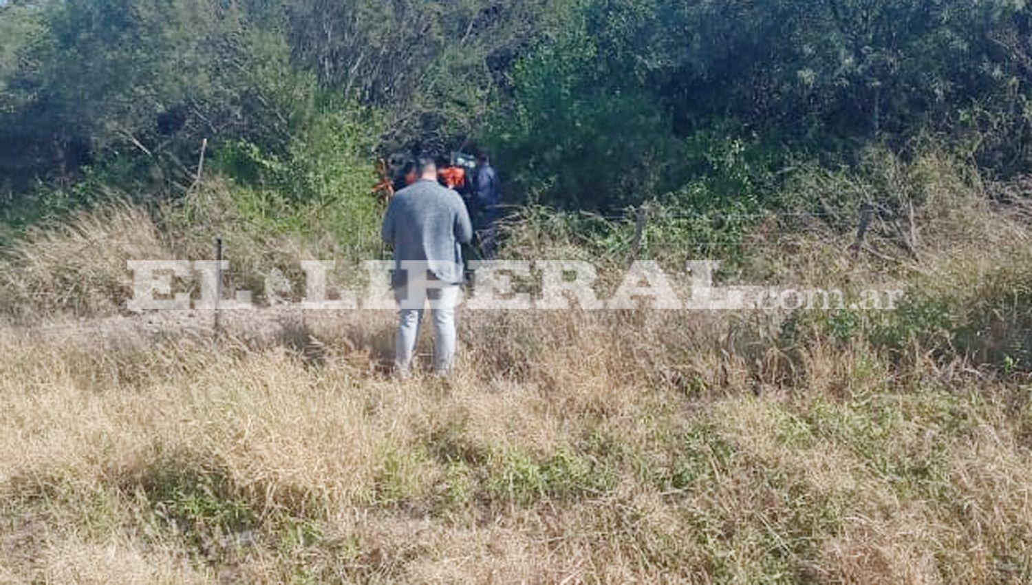 Conductor terminoacute atrapado al volcar su auto en Santa Mariacutea