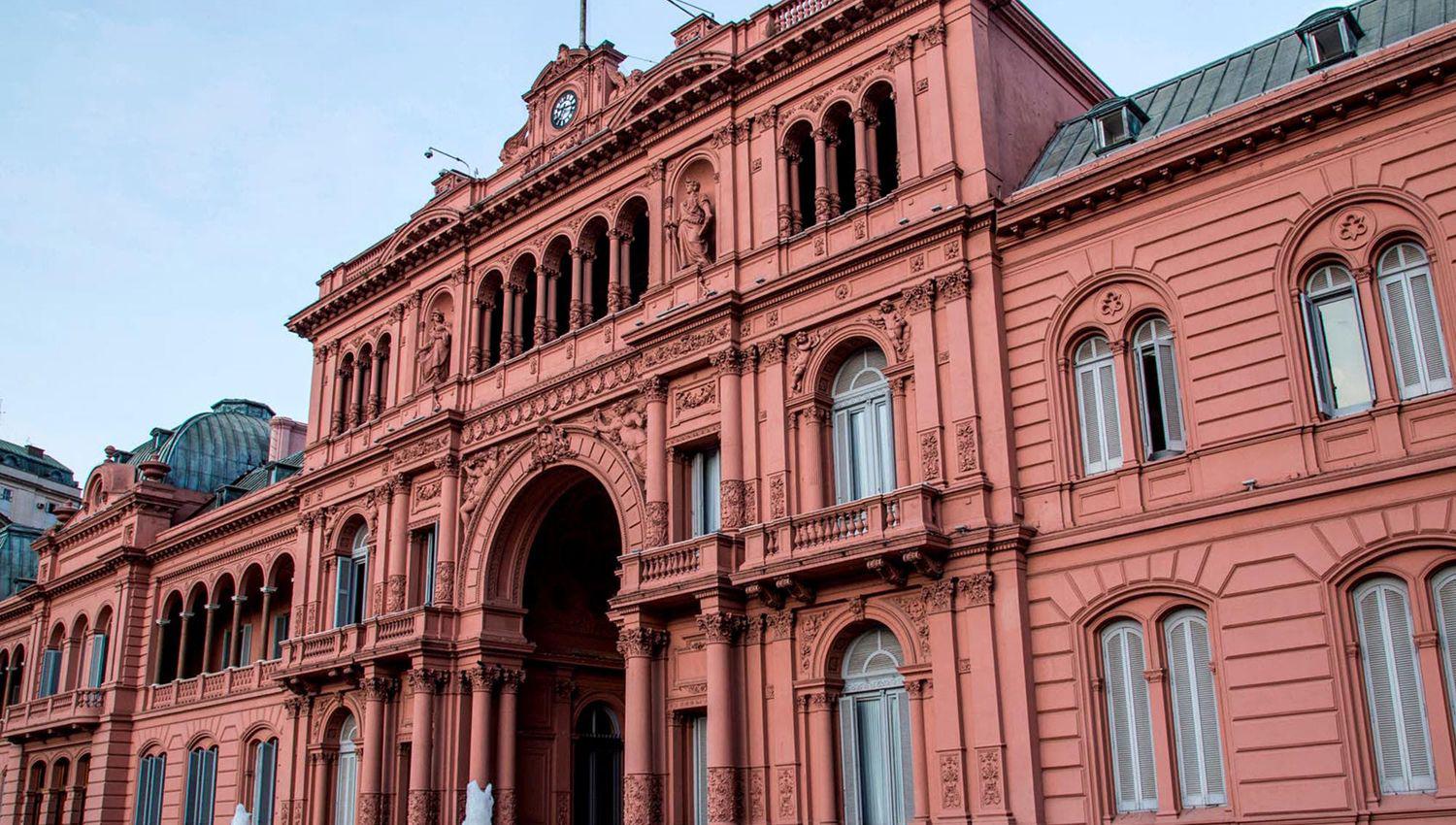 Desde Casa Rosada salieron al cruce de la poleacutemica generada por la visita del Presidente a Villa La Angostura