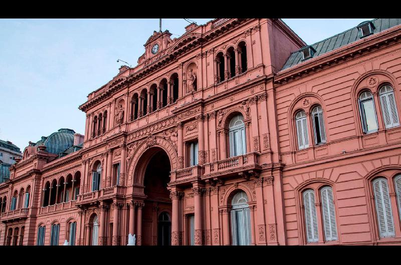 Desde Casa Rosada salieron al cruce de la poleacutemica generada por la visita del Presidente a Villa La Angostura