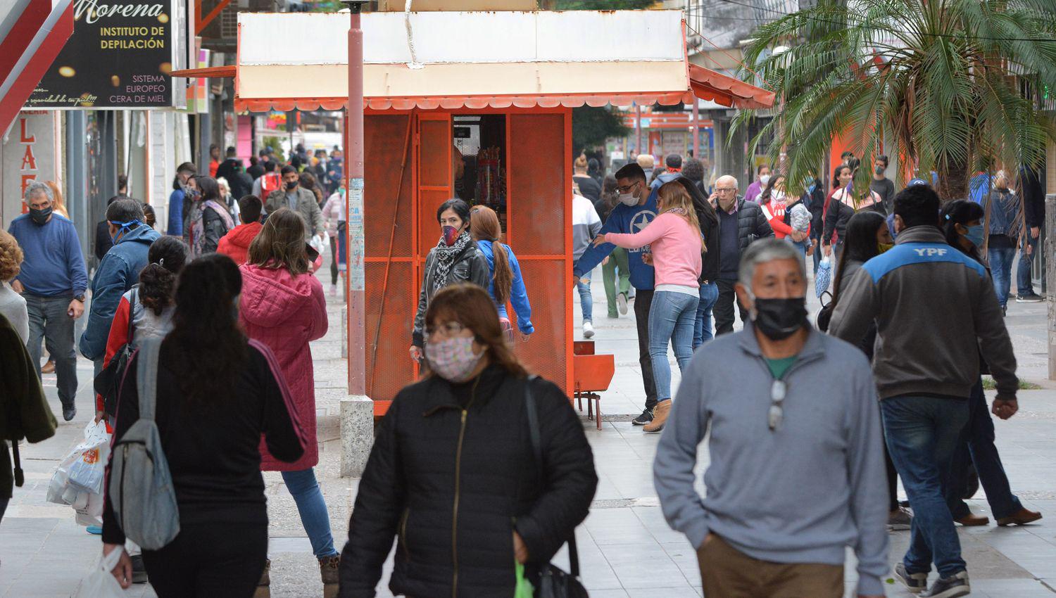 Desde hoy se podraacute salir  y realizar actividades  pero con distanciamiento social y protocolos