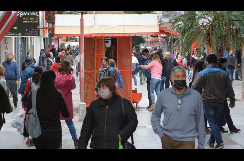 Desde hoy se podraacute salir  y realizar actividades  pero con distanciamiento social y protocolos