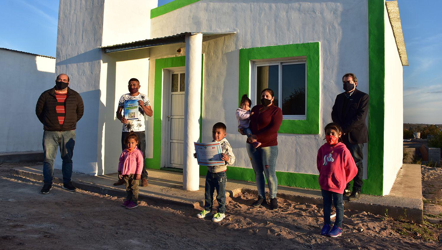 Se realizoacute la entrega de viviendas sociales en Ojo de Agua