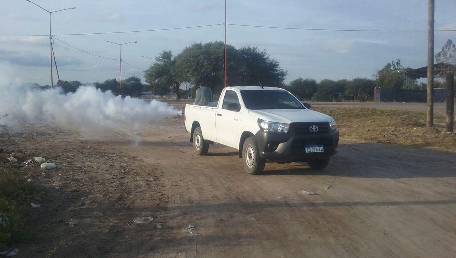 Fumigacioacuten contra el dengue en los barrios de Clodomira