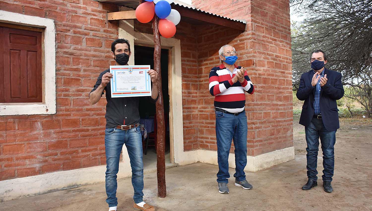 Entrega de viviendas sociales en el departamento Banda