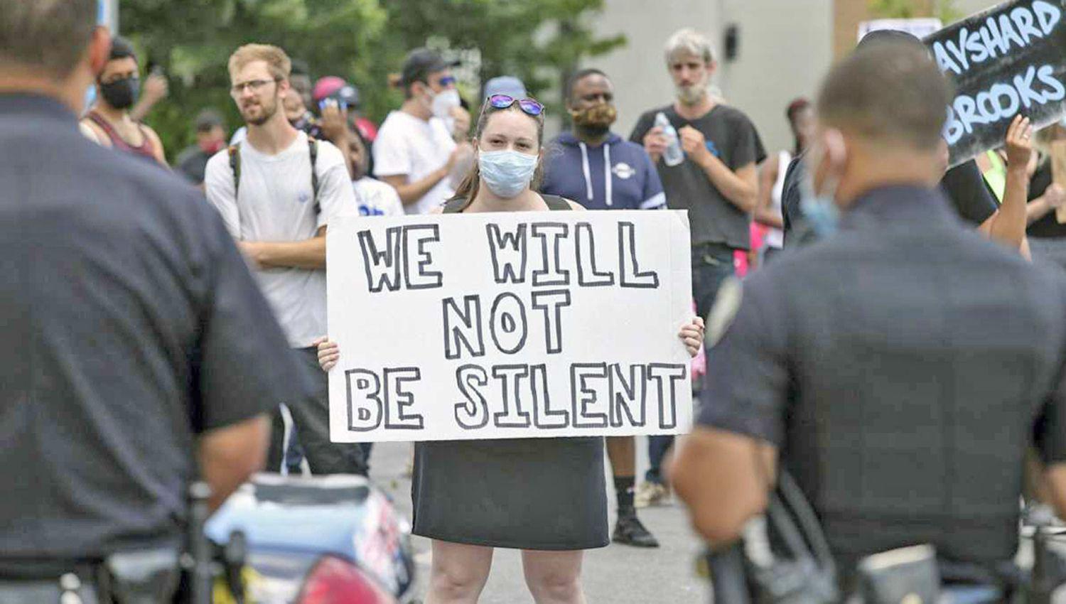 La policiacutea de Atlanta matoacute a un hombre negro que se resistioacute