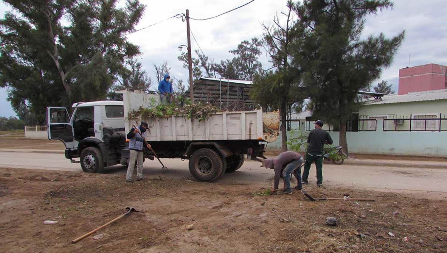 Profundizan operativos de limpieza en espacios puacuteblicos de Colonia El Simbolar