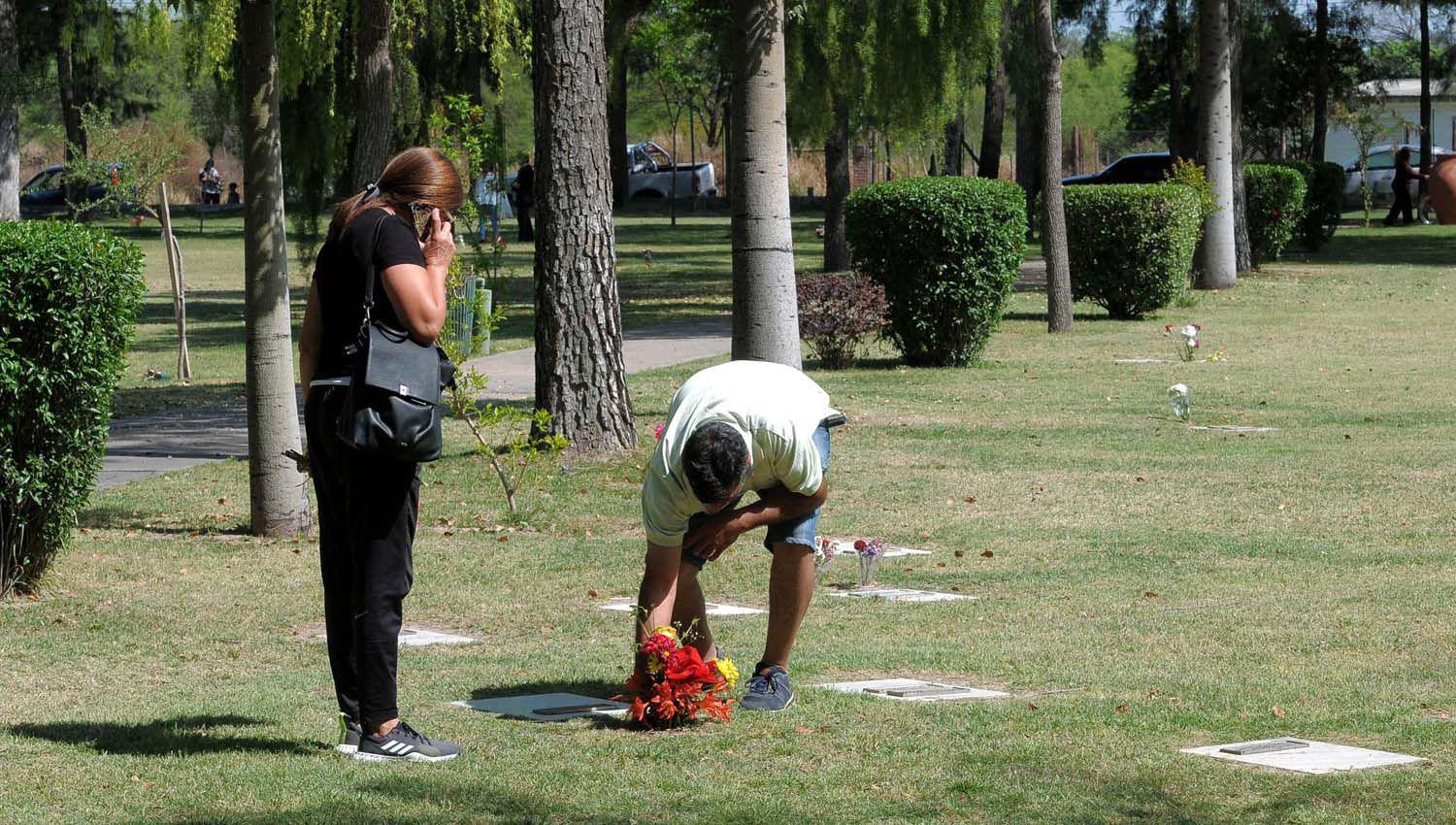 Los cementerios capitalinos se podraacuten visitar desde mantildeana