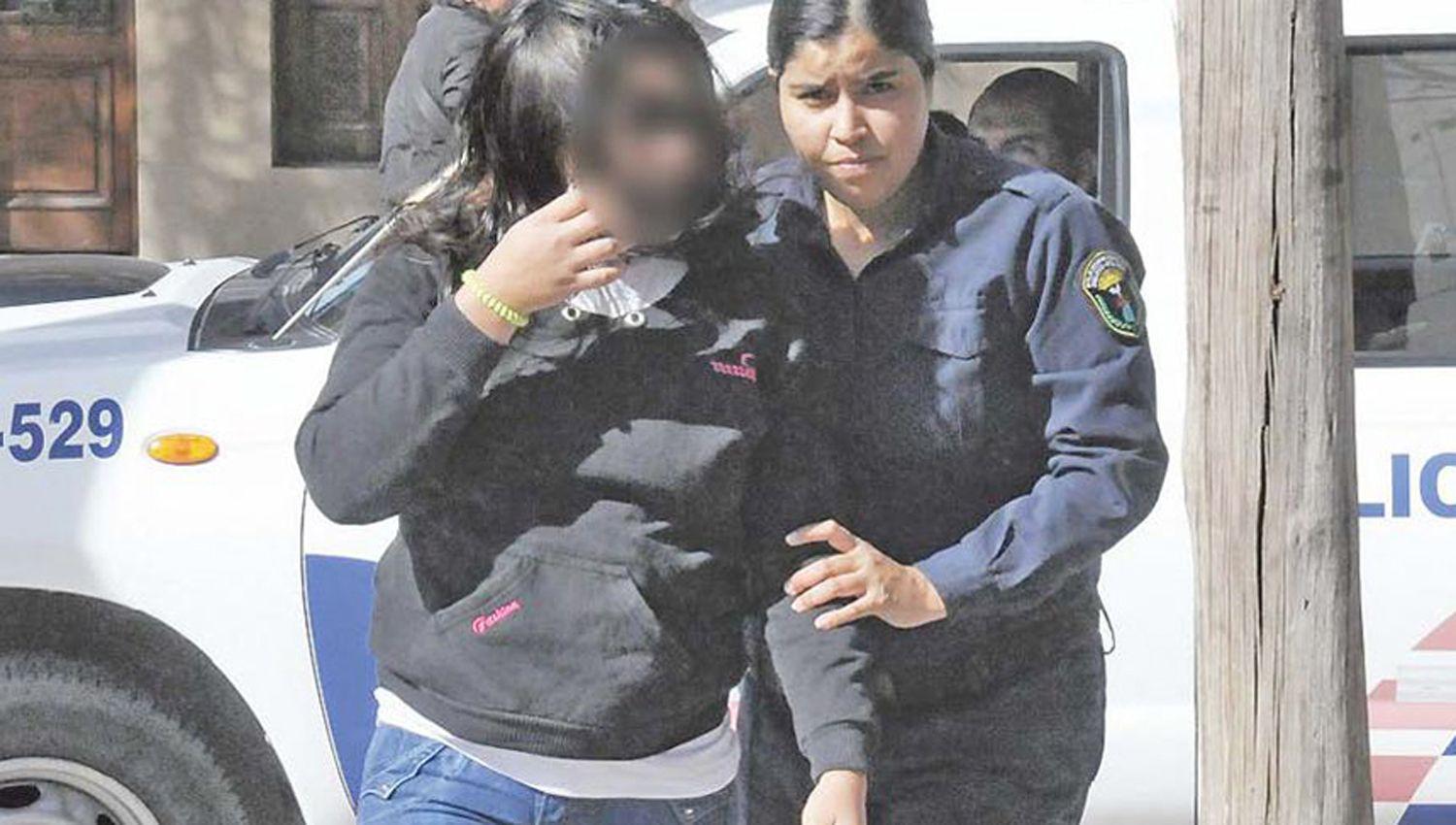 La mujer fue apresada y la joven continúa siendo buscada El Dr Piña indagar a la detenida