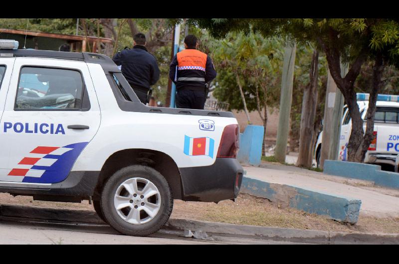 Un grave escaacutendalo  entre una pareja terminoacute con denuncias cruzadas