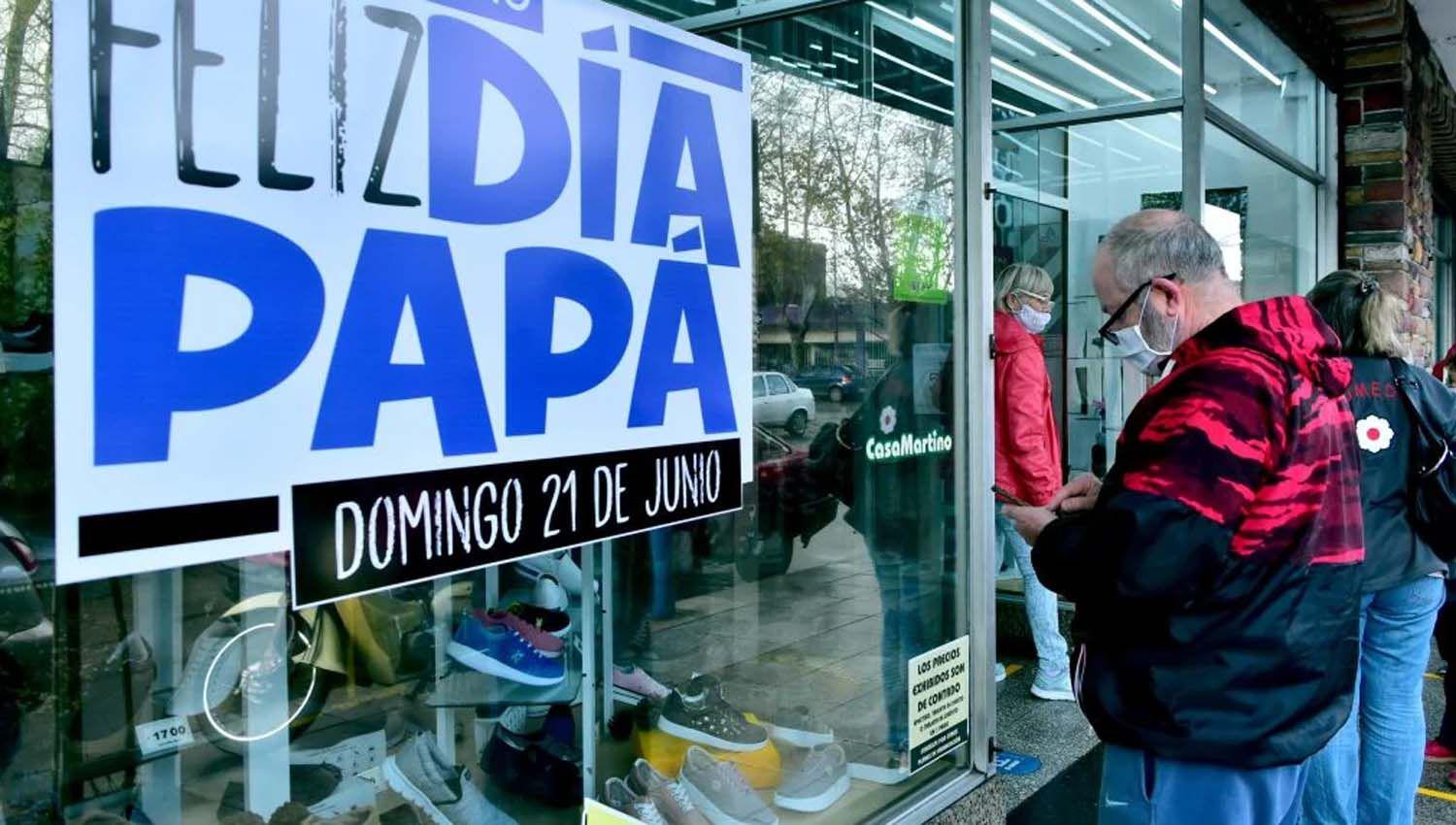 Por el ldquoefectordquo cuarentena las ventas por el Diacutea del Padre cayeron 44-en-porciento-