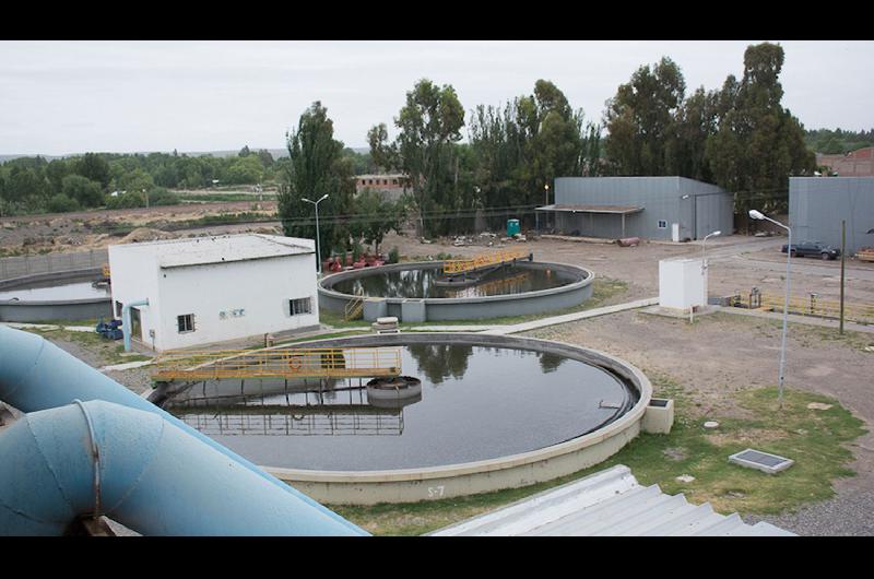 Procesaron a diez funcionarios y empleados puacuteblicos por la contaminacioacuten del Riacuteo Neuqueacuten