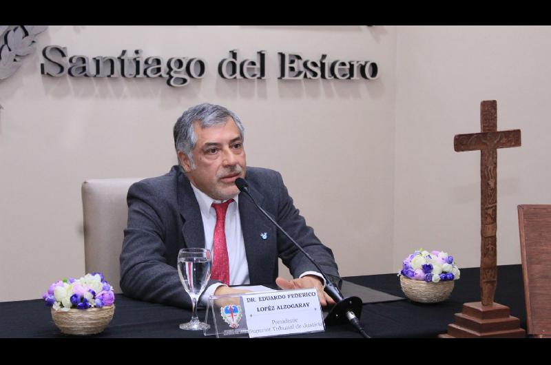 El Dr Loacutepez Alzogaray tomoacute juramento a nuevos integrantes del Consejo de la Magistratura