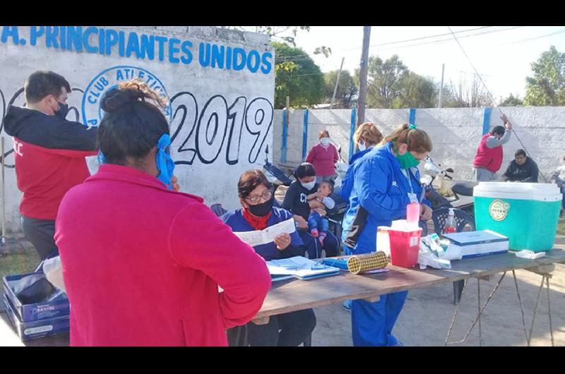 Concretaron una jornada integral sanitaria con nintildeos joacutevenes y adultos