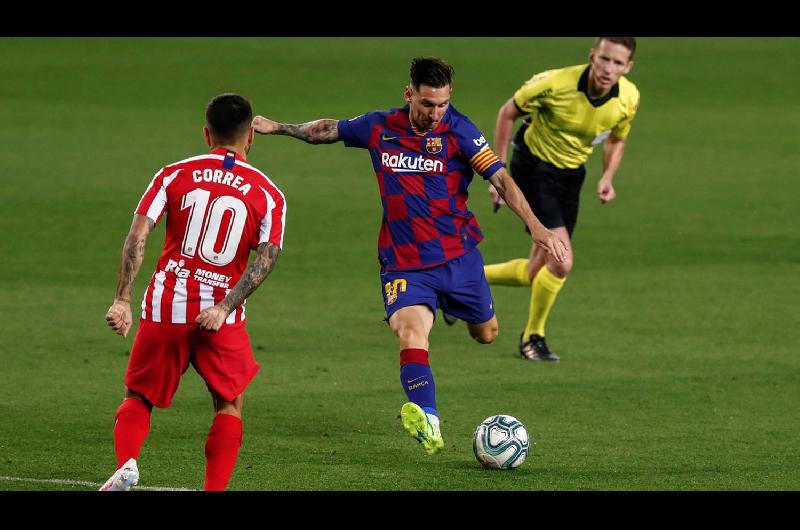 Messi llegoacute al gol 700 pero el Barcelona igualoacute con el Atleacutetico de Simeone y se aleja de la punta