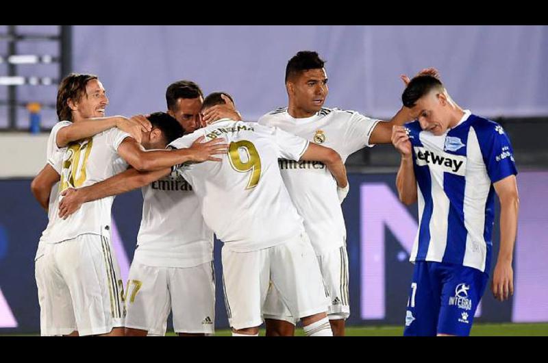 Otro poleacutemico triunfo del Real Madrid que se encamina al tiacutetulo