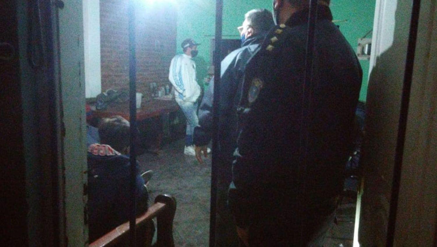 La Municipalidad desalojoacute fiesta prohibida en el barrio Don Bosco