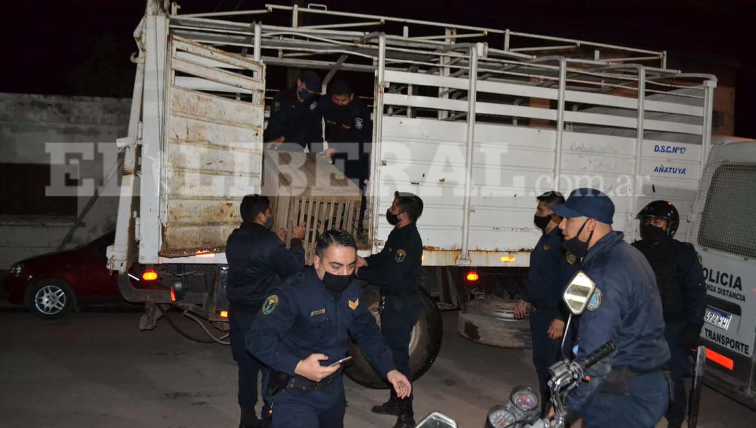 Redada policial en una rintildea de gallos