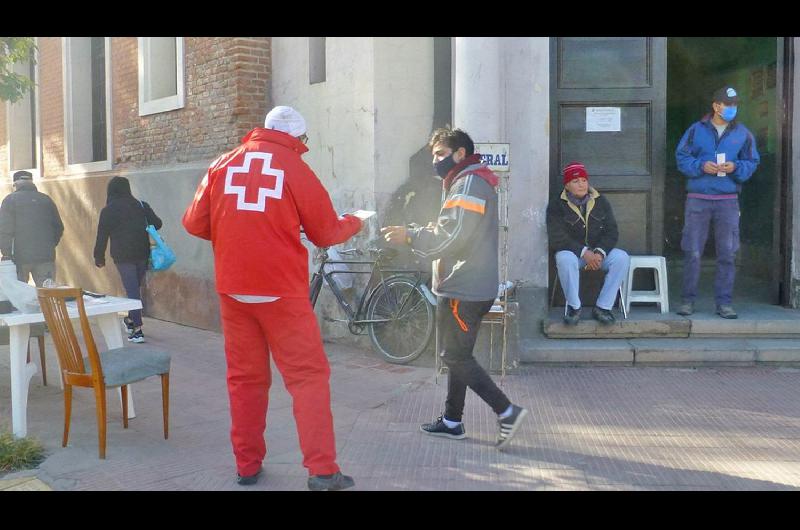 Adem�s de los proyectos los voluntarios asisten a los ciudadanos que transitan por inmediaciones de
la sede