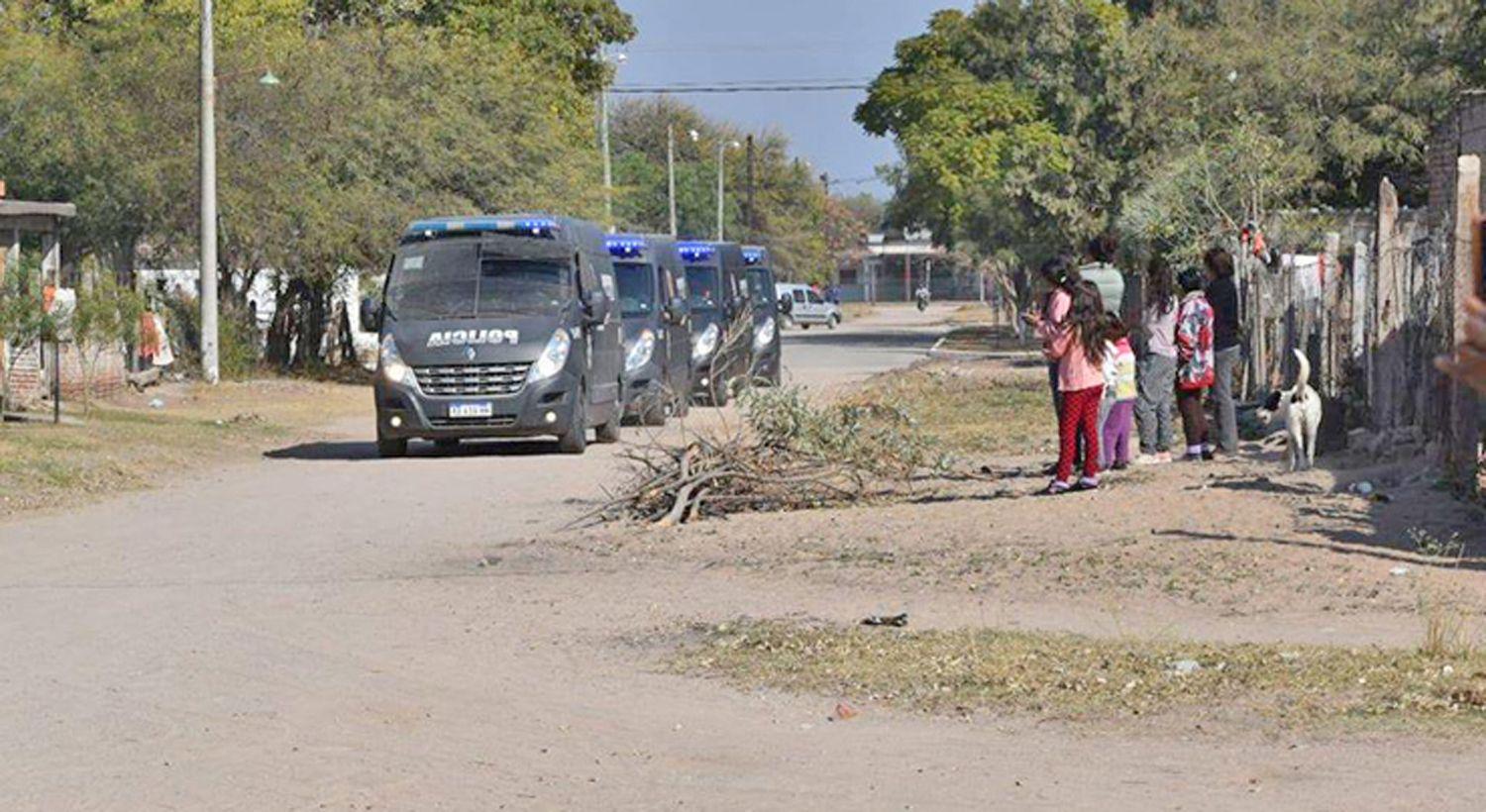 Indagan a los 4 imputados por entrar a Santiago sin permiso e ir a un velatorio