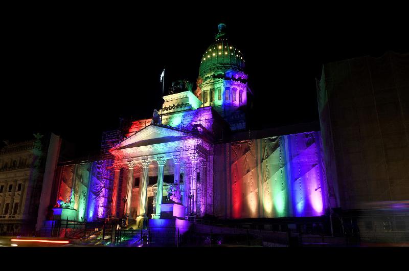 Por primera vez el Congreso se ilumina con los colores de la diversidad