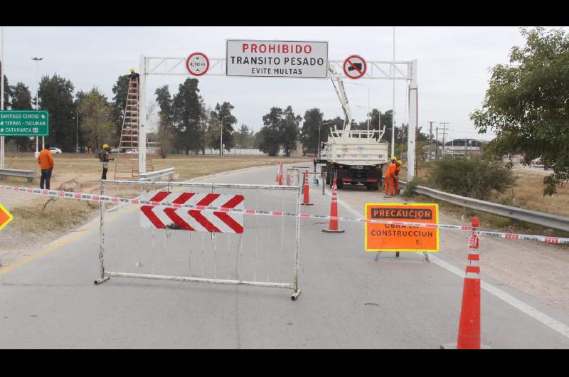 La Capital instaloacute otro poacutertico para reducir el ingreso de grandes camiones en calle Libertad