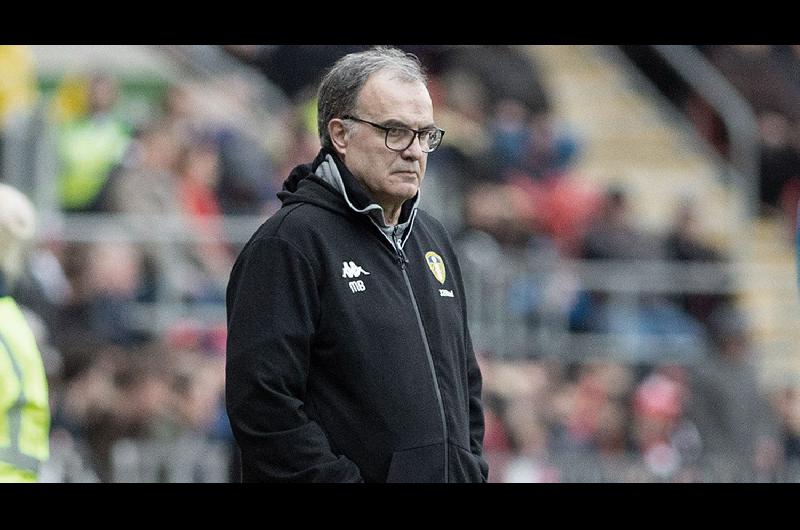 Leeds de Bielsa recibe al colista Barnsley con la intencioacuten de acercarse al ascenso