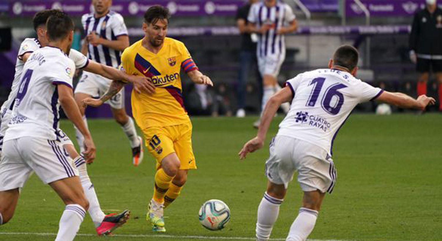 Esperando un tropiezo del Real Madrid el Barcelona recibe al Osasuna