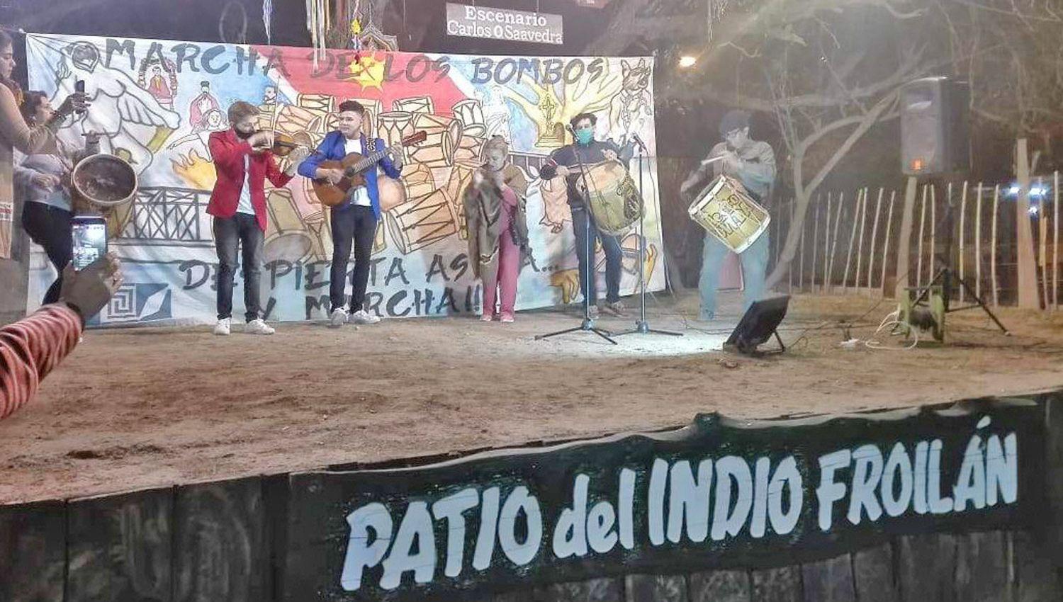 Llamó la atención observar ayer el patio del Indio Froil�n desierto en el día de la tradicional vigilia