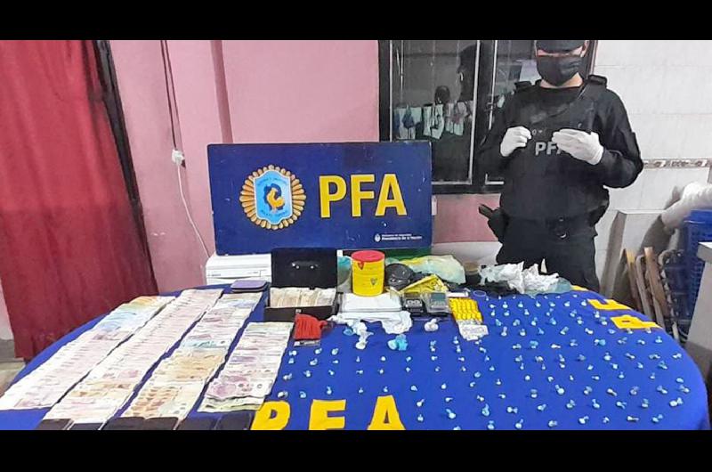 Prisioacuten preventiva para el cabo de policiacutea y su familia acusados de vender drogas