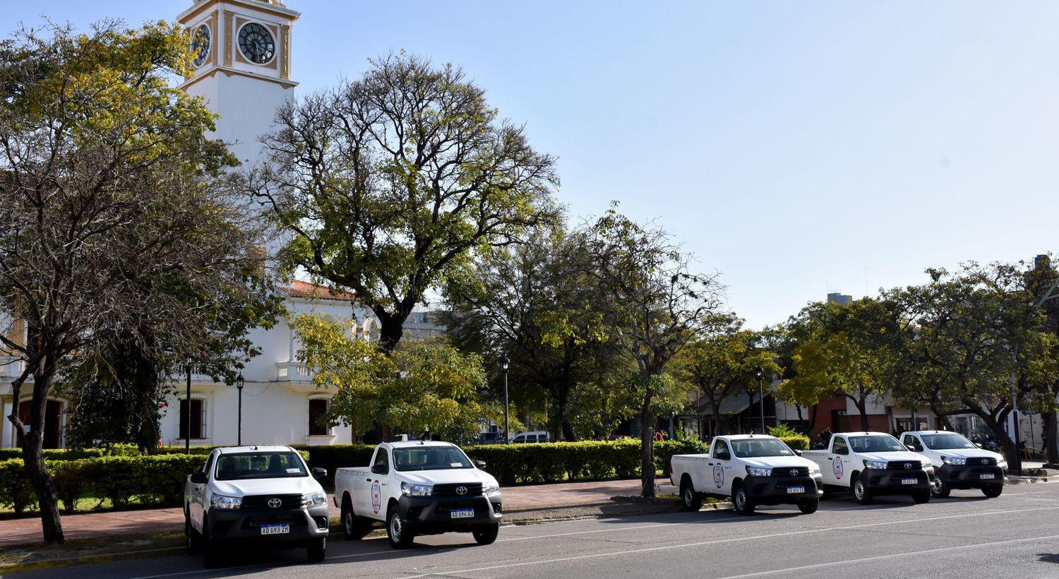 El Gobernador entregoacute camionetas a intendencias y comisiones municipales