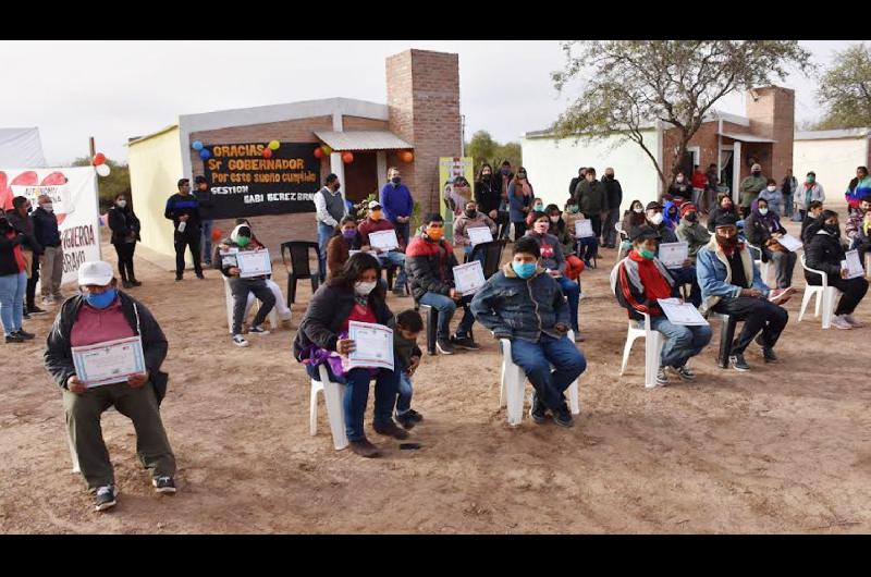 Familias de Villa Figueroa y parajes vecinos acceden a las viviendas sociales