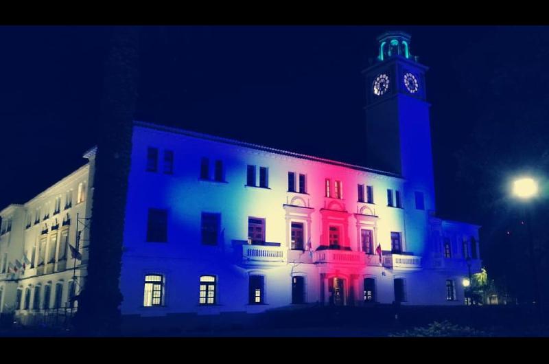 Casa de Gobierno iluminada en adhesioacuten al aniversario de la ldquoMadre de Ciudadesrdquo