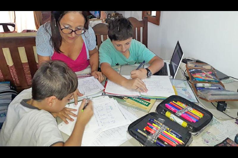 Recomiendan dejar de hablar de padres docentes y directivos y nombrarlos como comunidades educativas en su totalidad