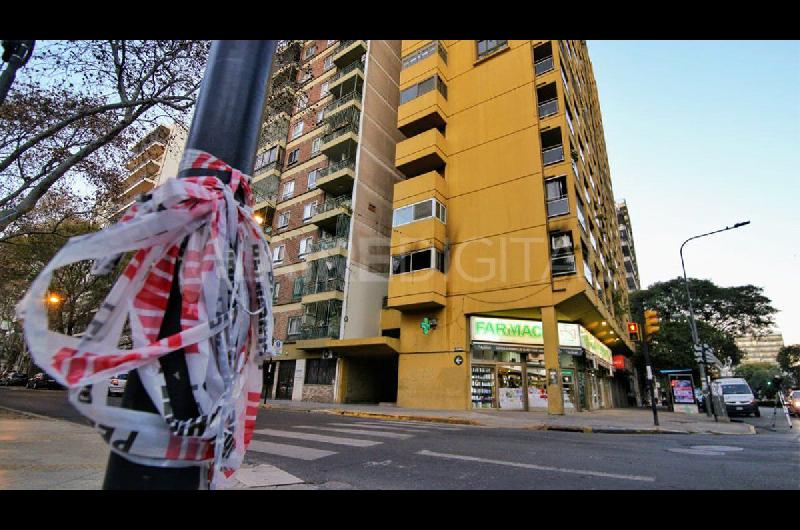 Una frazada cayoacute sobre una estufa y causoacute el incendio de un edificio- murieron dos ancianos